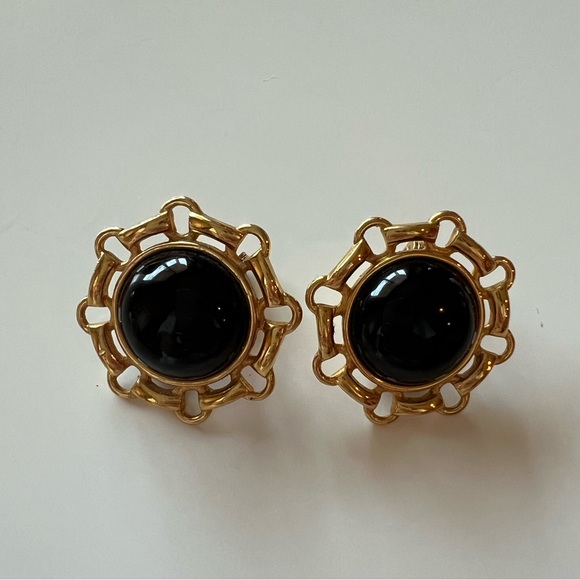 Vintage Monet Goldtone Round Black Clip On Earrings - Picture 1 of 8
